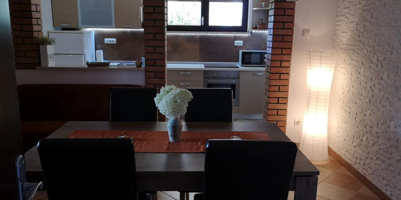 Apartments Fantazija Ровин Екстериор снимка