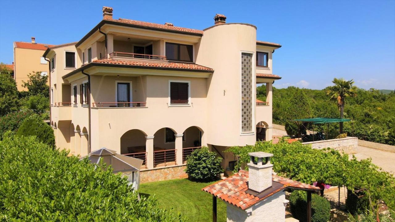 Apartments Fantazija Ровин Екстериор снимка
