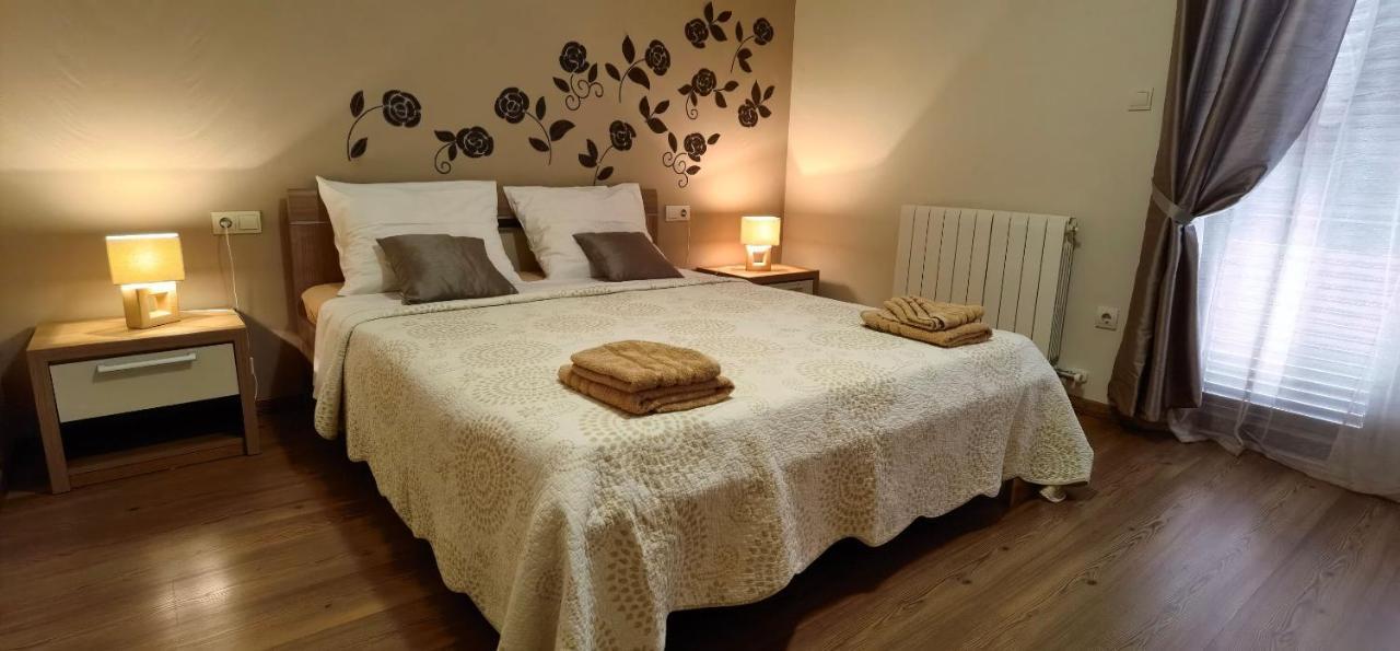 Apartments Fantazija Ровин Екстериор снимка