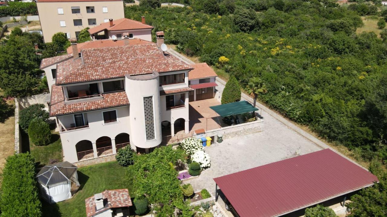 Apartments Fantazija Ровин Екстериор снимка