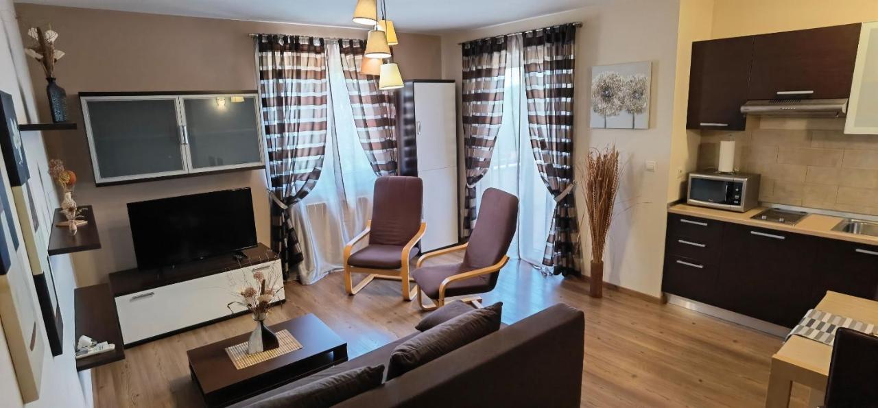 Apartments Fantazija Ровин Екстериор снимка