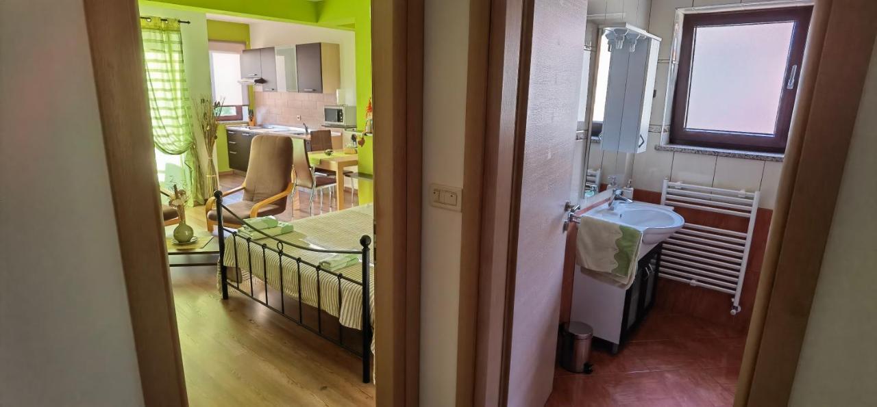 Apartments Fantazija Ровин Екстериор снимка