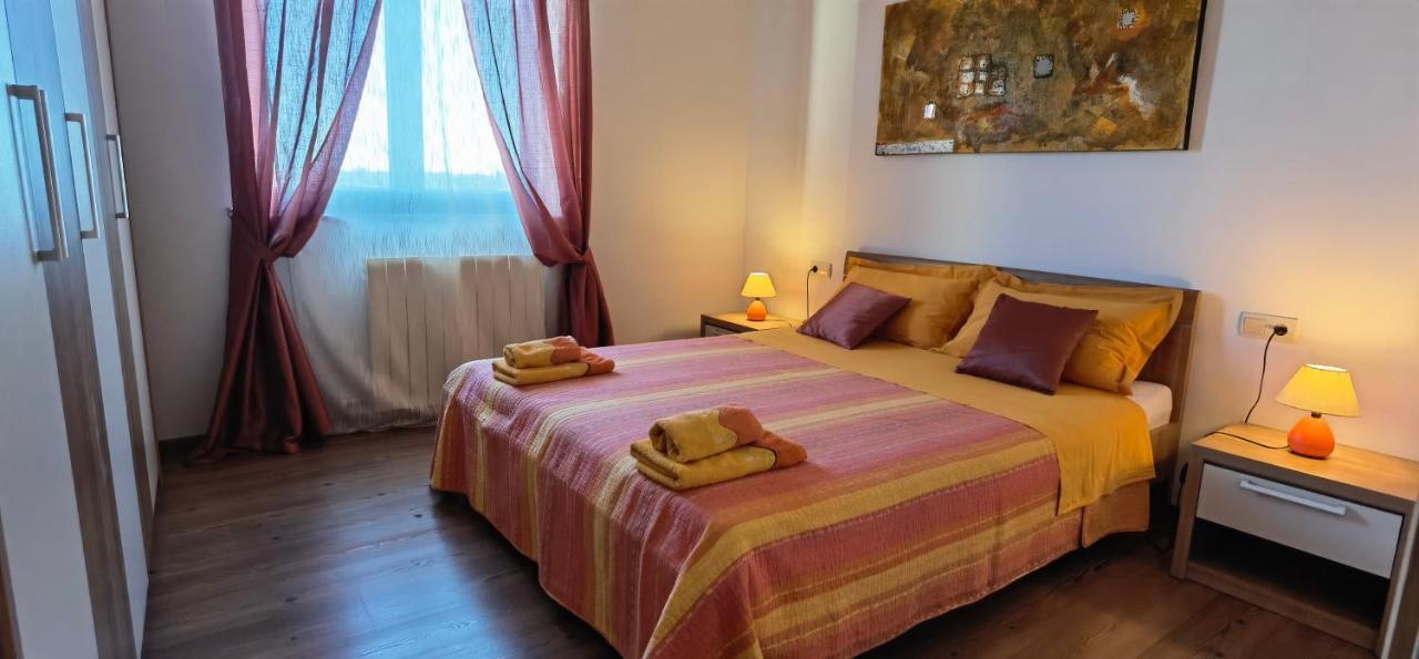 Apartments Fantazija Ровин Екстериор снимка