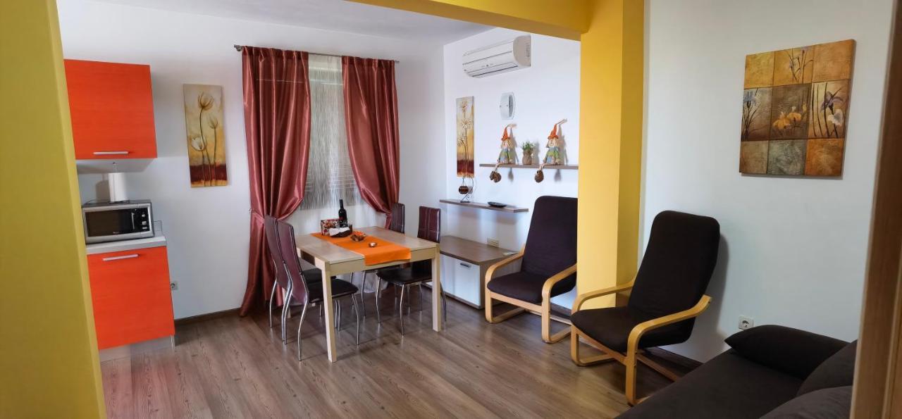 Apartments Fantazija Ровин Екстериор снимка
