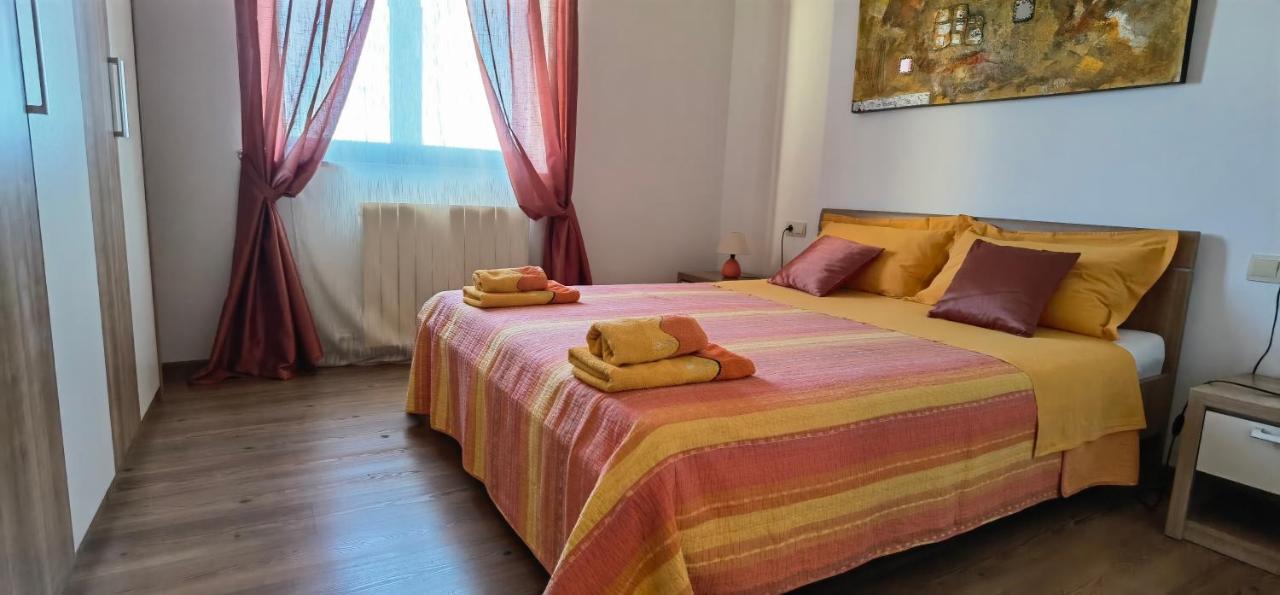 Apartments Fantazija Ровин Екстериор снимка