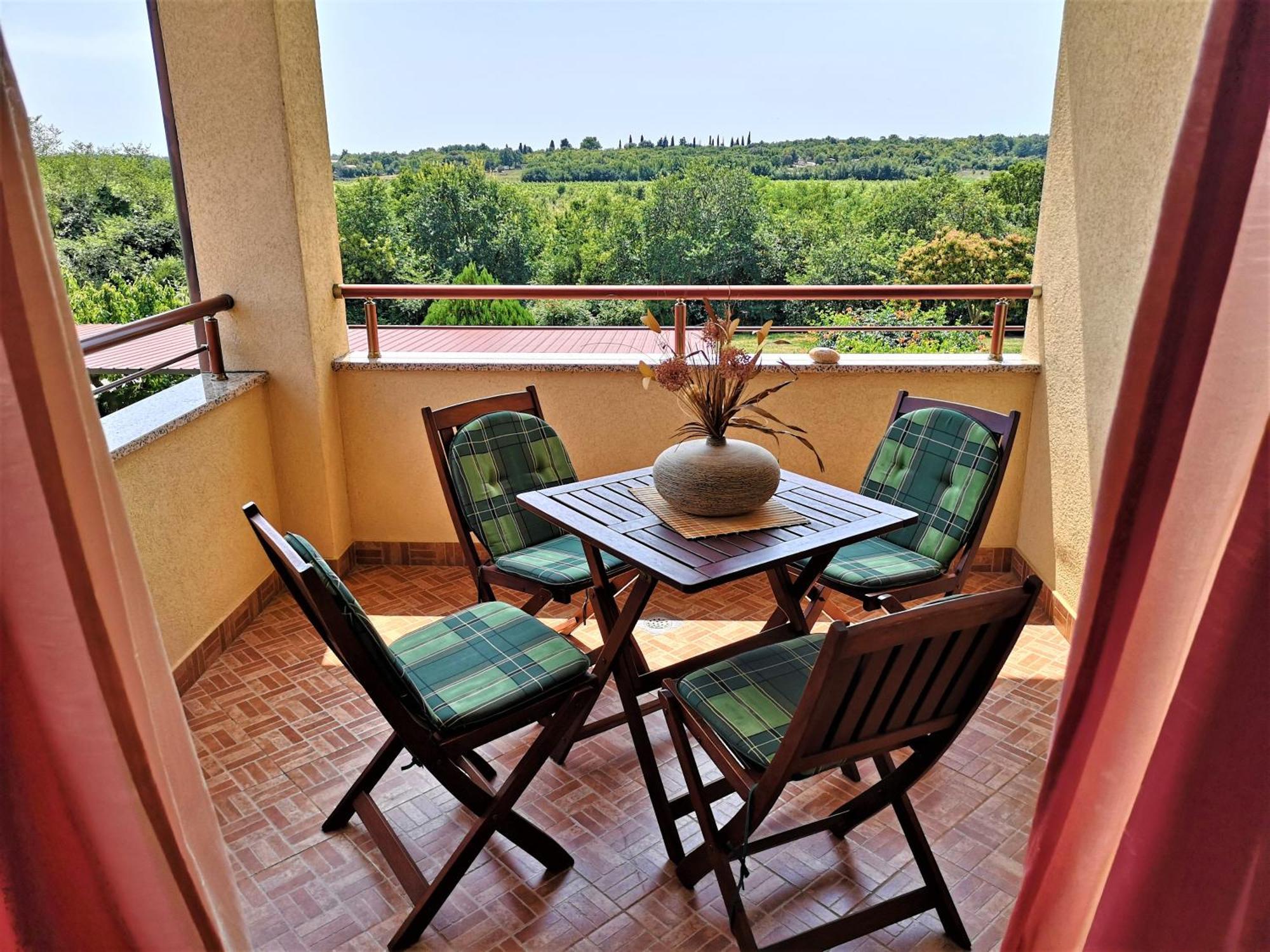 Apartments Fantazija Ровин Екстериор снимка