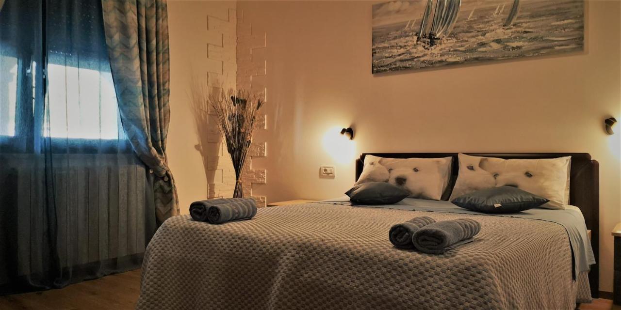 Apartments Fantazija Ровин Екстериор снимка