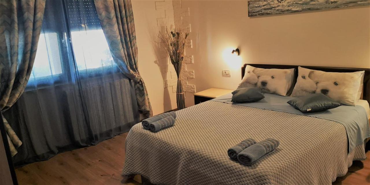 Apartments Fantazija Ровин Екстериор снимка