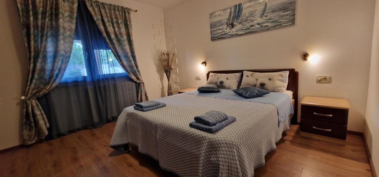 Apartments Fantazija Ровин Екстериор снимка