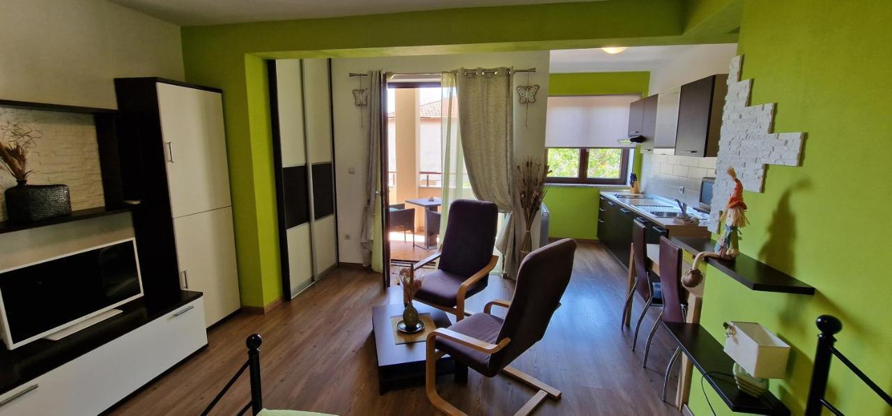 Apartments Fantazija Ровин Екстериор снимка